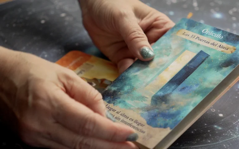 Libro guía del oráculo Las 33 Puertas del Alma — Sun Art Visual
